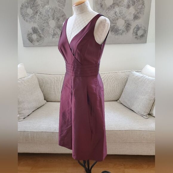 🌹 ANN TAYLOR 🌹 100% Silk Taffeta Knee Length Dress - [Size 4, Wine] - Picture 4 of 11